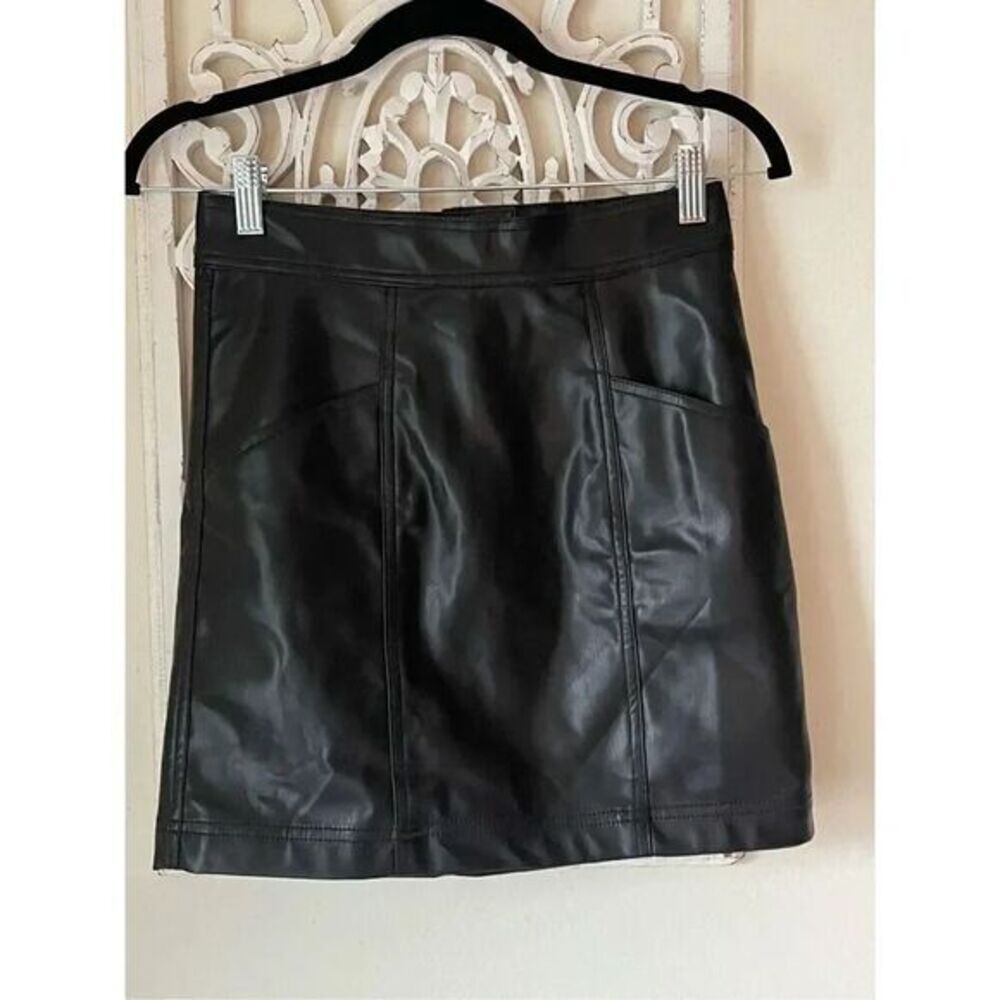 SK1‎ H&M Vegan Leather Mini Cargo Skirt Size 4 - Picture 2 of 6